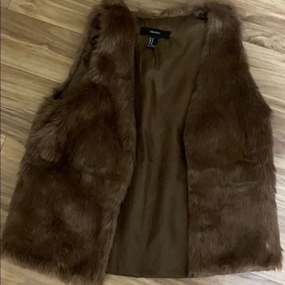 Forever 21 women’s faux fur vest